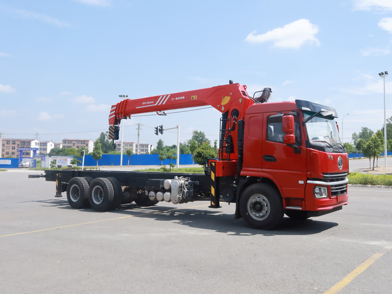 國(guó)六陜汽軒德翼6后雙橋上裝三一14噸直臂式吊機(jī)隨車吊