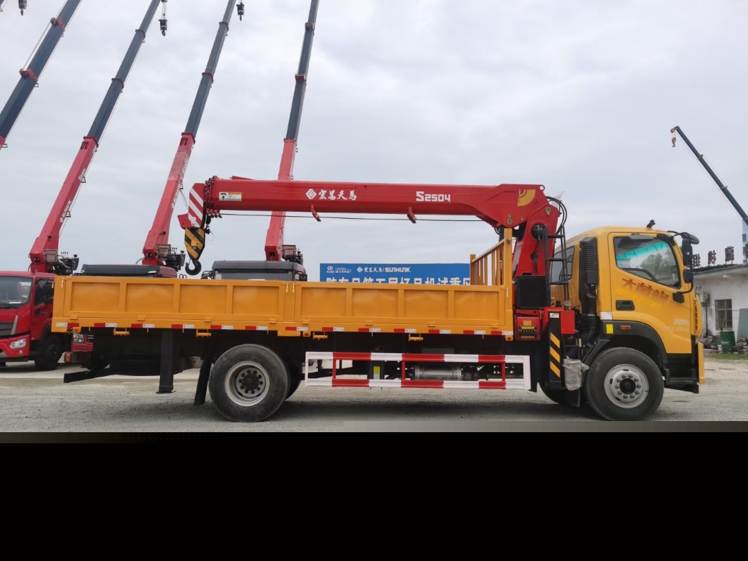 國六福田大黃蜂單橋宏昌天馬10噸四節(jié)直臂吊機(jī)隨車吊