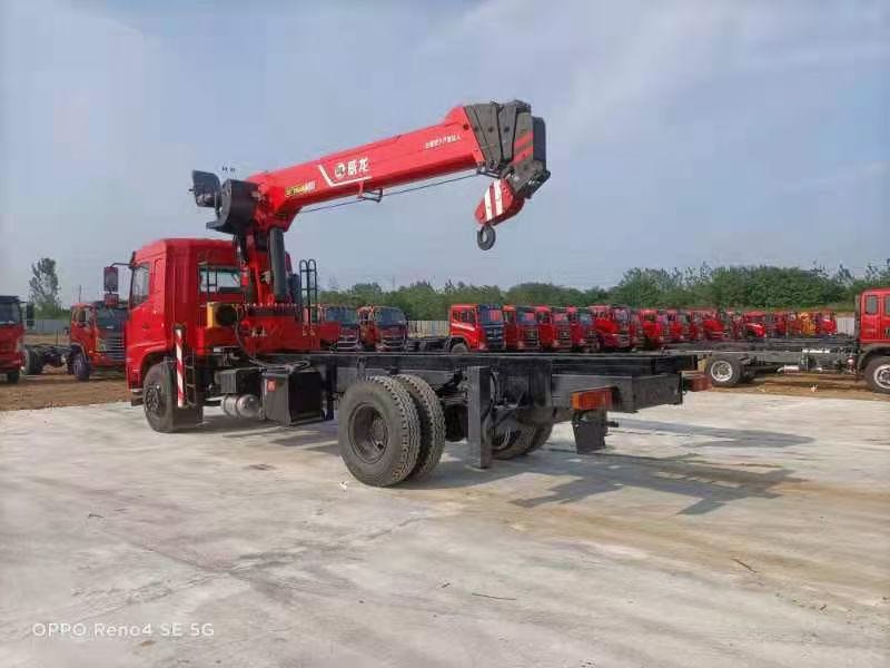 東風(fēng)暢行D3威龍10噸5節(jié)臂吊機