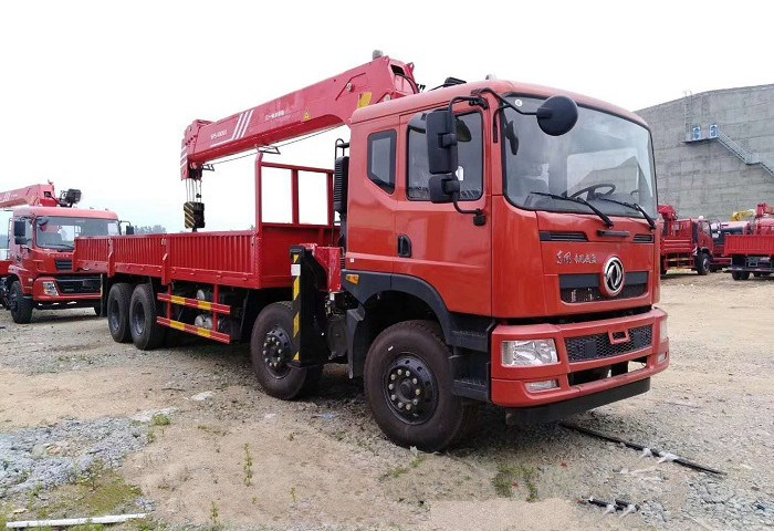 東風(fēng)專底前四后八三一16噸隨車吊